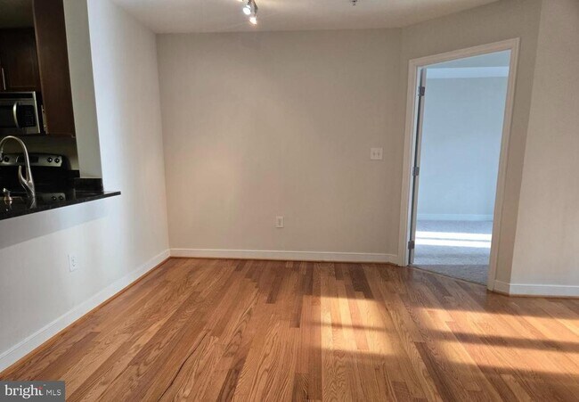 Building Photo - 155 Potomac Passage