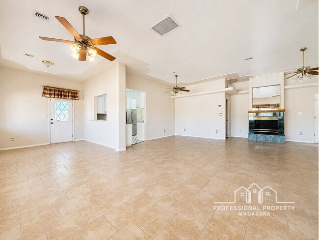 Building Photo - 3-bedroom, 3-bathroom home in Foothills Mobile Est