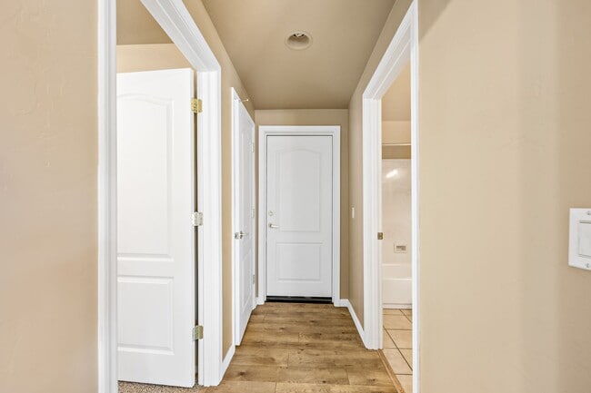 Building Photo - Paseo Estrella Gem at the base of Tucson icon A mountain! Minutes away from DownTown Tucson!