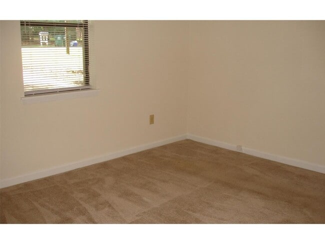 Building Photo - 110 Meadowbrook Ct