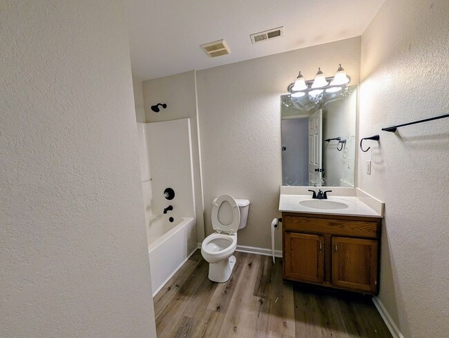 Building Photo - 3 BR 2 BA For Rent in Rossville