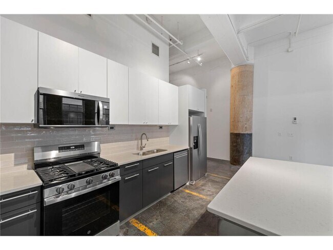 Building Photo - 700 N Washington Ave