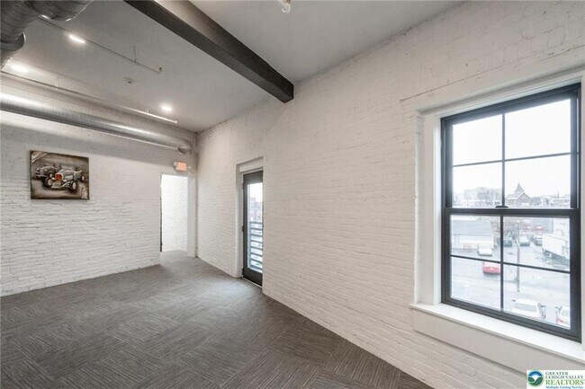 Building Photo - 107 Hamilton St