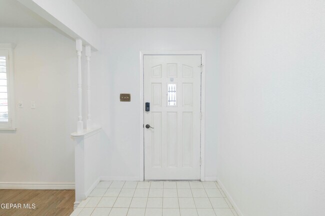 Building Photo - 8608 Catalpa Ln