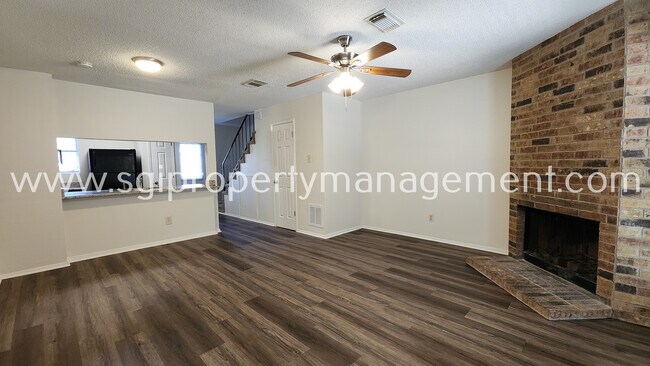 Building Photo - 125 Surrey Ln