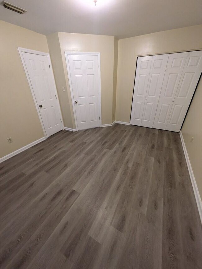 Building Photo - 2BD/2BA Condo Available Now in Hickory