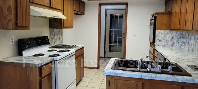 Building Photo - 7407 Kings Manor Ct