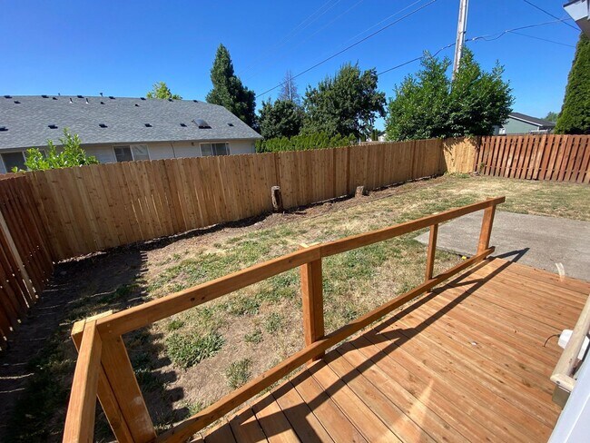 Building Photo - 4310 Sacramento Ct NE