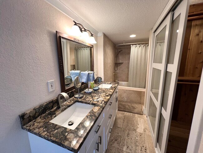 Building Photo - 3580 S Ocean Blvd