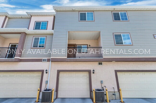 Building Photo - 21 E 8330 S