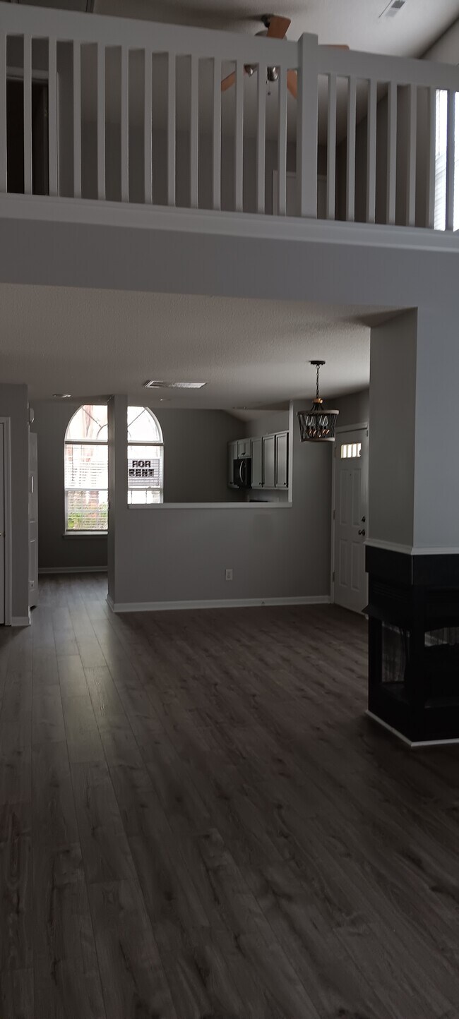 Building Photo - 8041 Christmas Ct