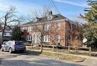 Building Photo - Great location, close to Quincy Center!