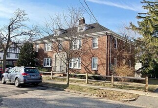 Building Photo - Great location, close to Quincy Center!