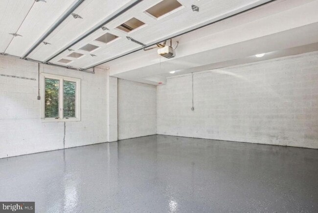 Building Photo - 308 Wrens Way