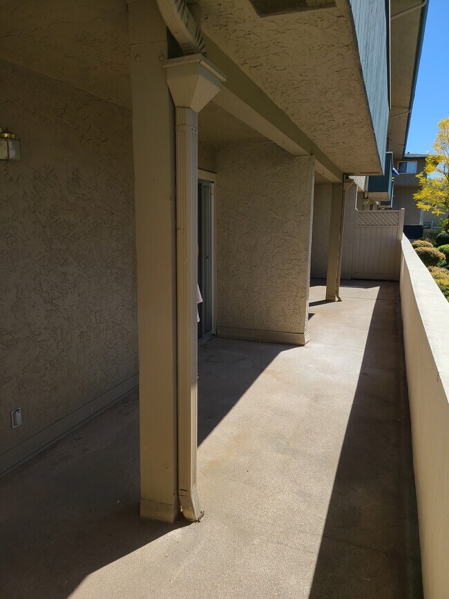 Building Photo - 7110 Rainbow Dr