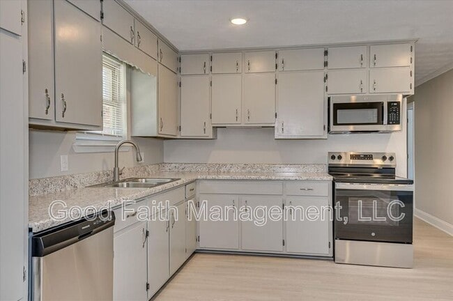 Building Photo - 4022 Windridge Dr