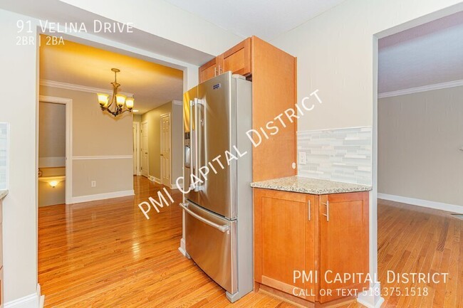 Building Photo - Gorgeous Townhome w/ three floors of Updat...