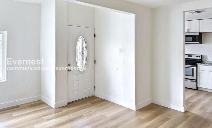 Building Photo - 2317 W Adams St