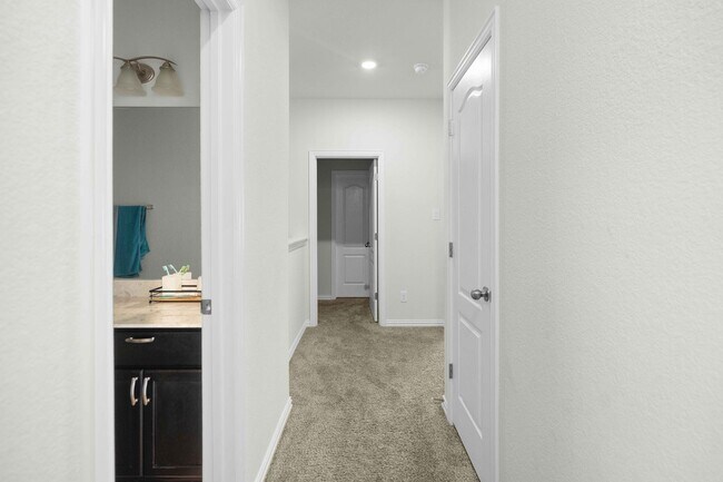 Building Photo - Welcome to your slice of paradise in Round...
