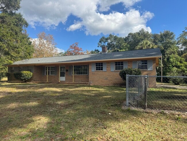 Building Photo - 697 Green St