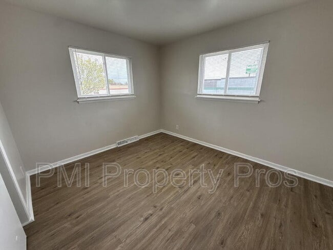 Building Photo - 7701 W Hampton Ave