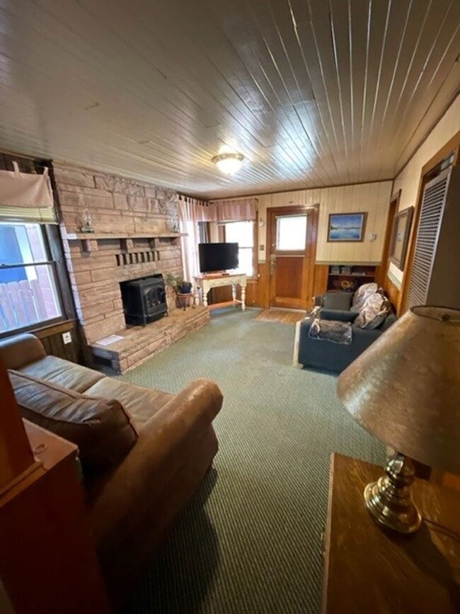 Building Photo - Sweet Tahoe Charm Cabin! Available Now!! f...