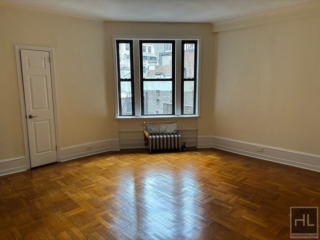 Building Photo - 55 W 55th St