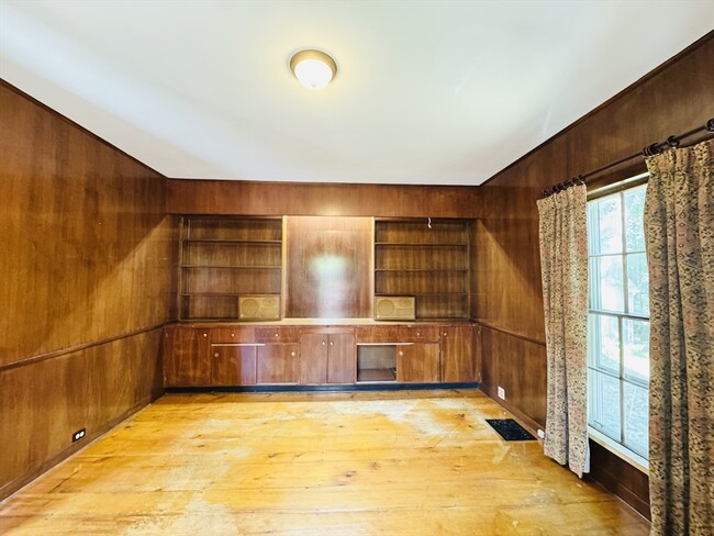 Building Photo - 344 Lowell St