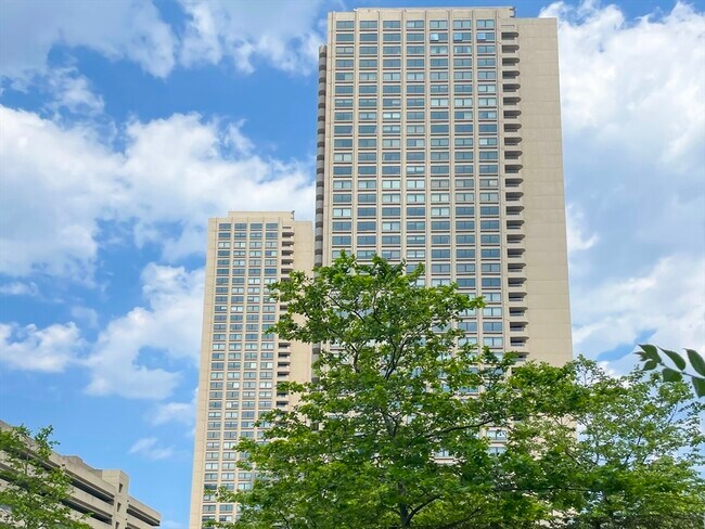 Building Photo - 65 E India Row