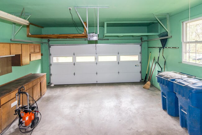 Building Photo - 6868 Crane Rd