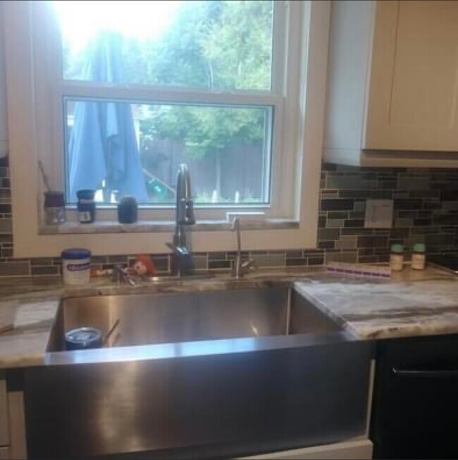 Building Photo - 650 W Blue Lake Ter