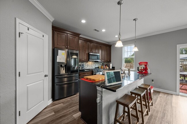 Building Photo - Spacious 6-Bedroom Home with Private Backyard in Norfolk