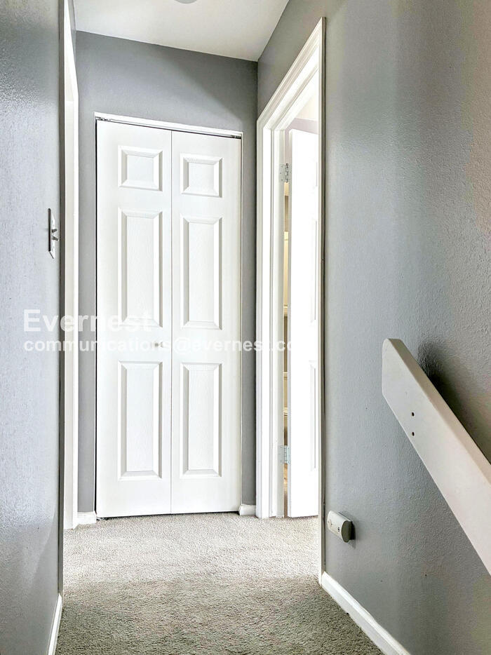 Building Photo - 2828 Silverplume Dr