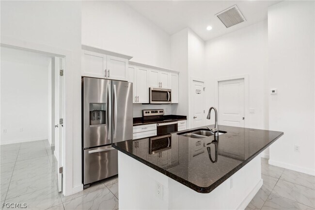 Building Photo - 2725 SW Embers Terrace