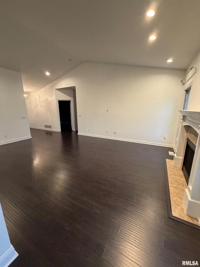 Building Photo - 2625 E 56th Ct