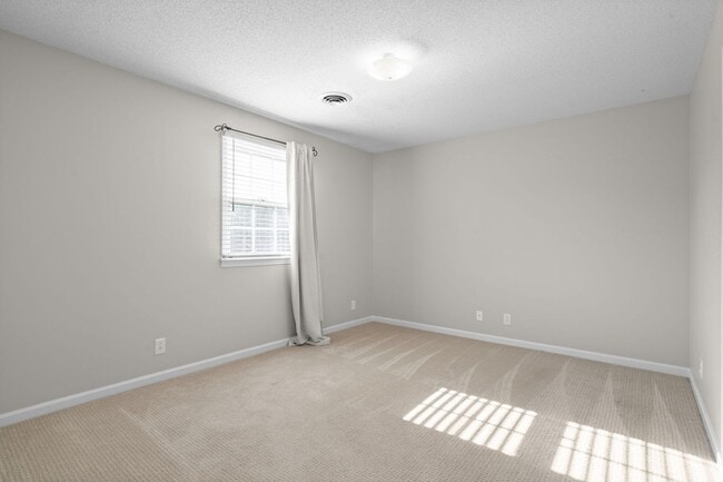 Building Photo - Pet Friendly Three Bedroom in Sango!