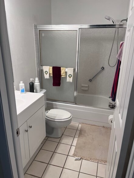 Building Photo - 213 Buttonwood Cir