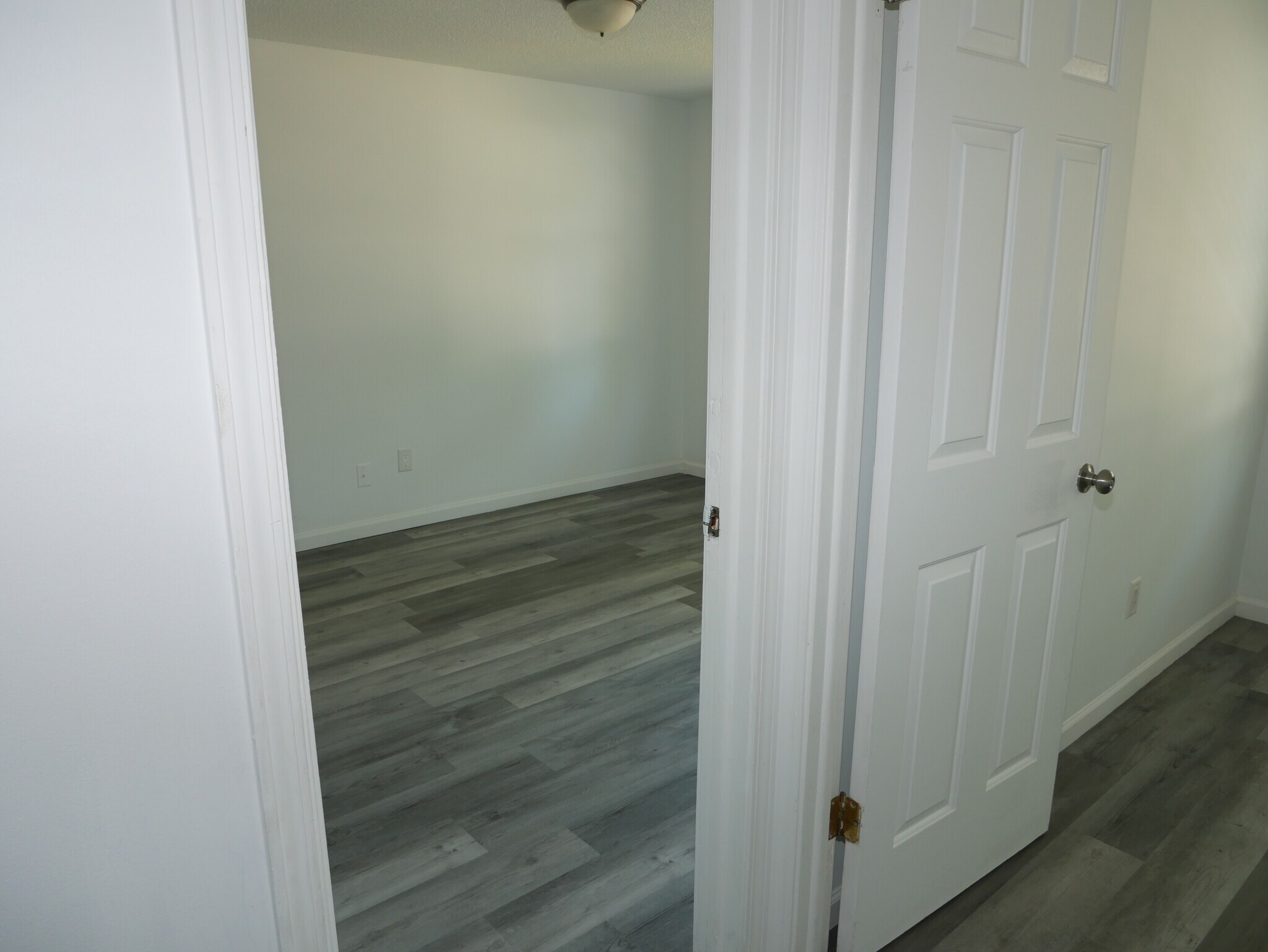 Building Photo - 8945 Mariposa Dr