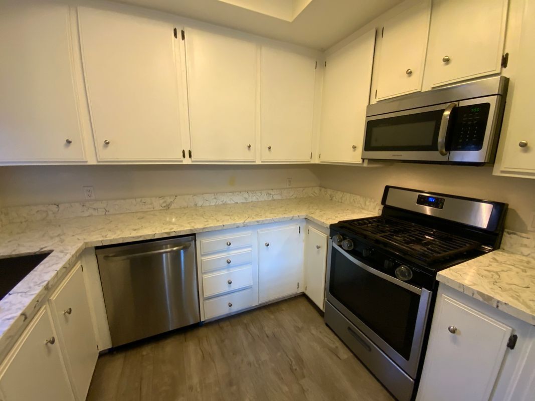 Building Photo - 610 Parkview Dr