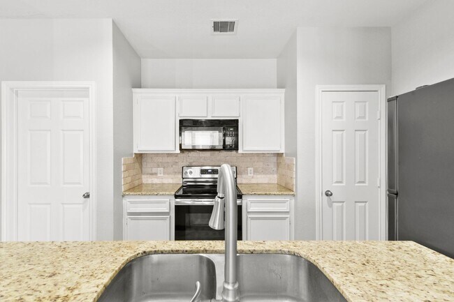 Building Photo - Stylish 2-Bed, 2-Bath Home with Unique Ups...