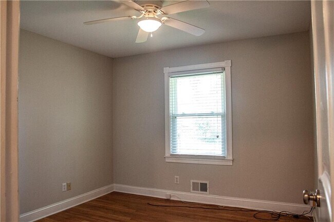 Building Photo - 2310 Poplar Springs Dr NE