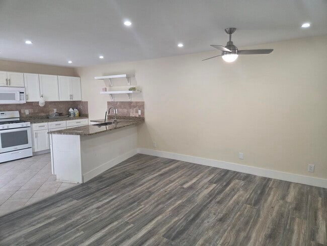 Building Photo - 6274 Seven Springs Blvd