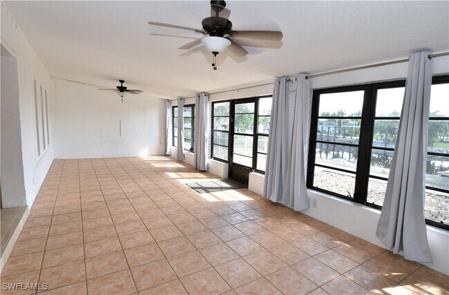 Building Photo - 3461 Lakeview Dr