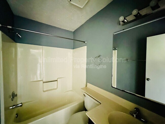 Building Photo - 205 Sunn Aire Ct