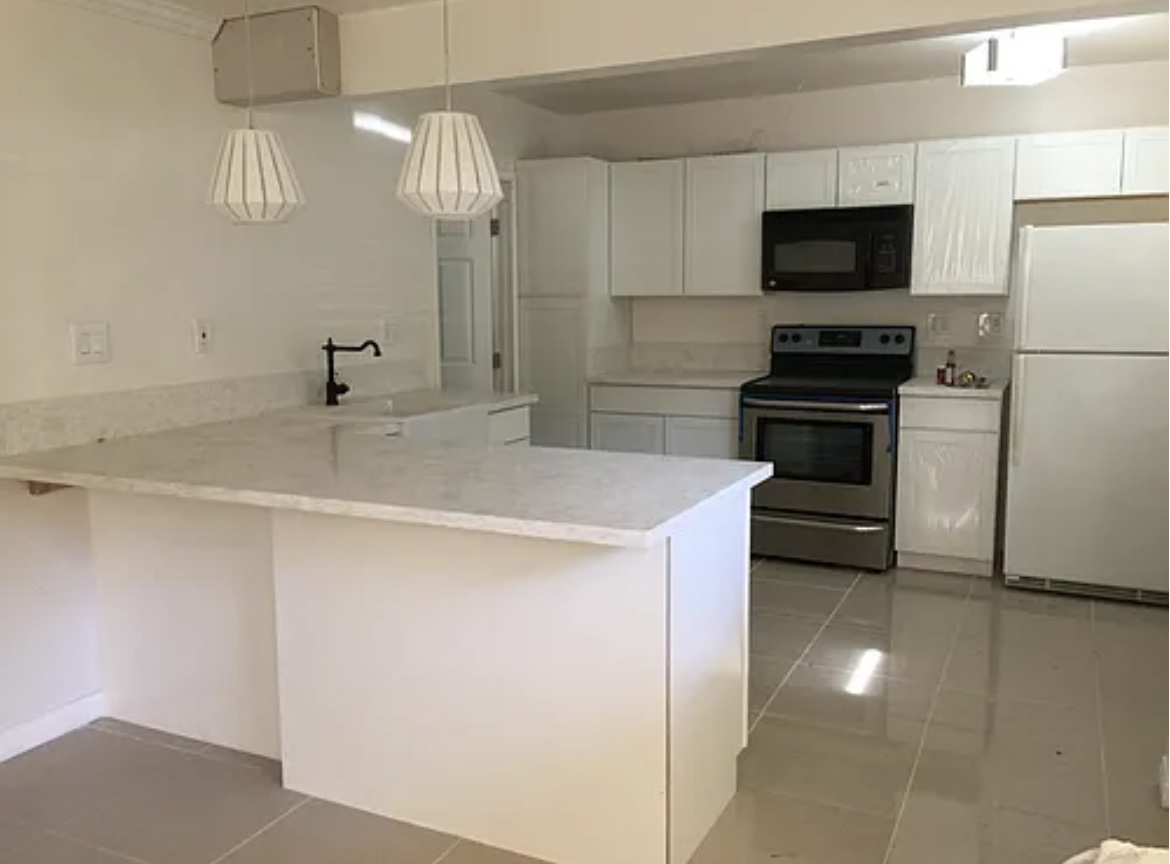 kitchen and dining area - 3141 Country Club Dr