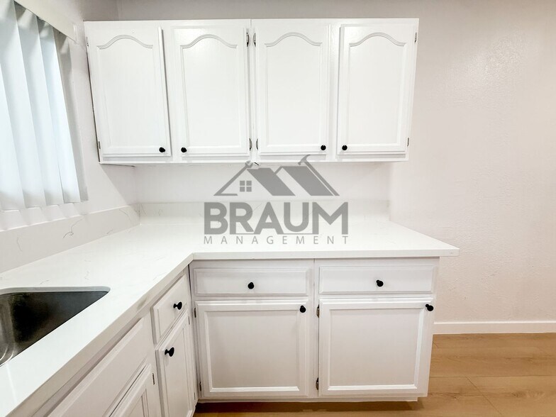 Building Photo - 4636 Laurel Canyon Blvd