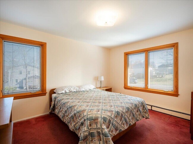 Building Photo - 13 Barrie Dr