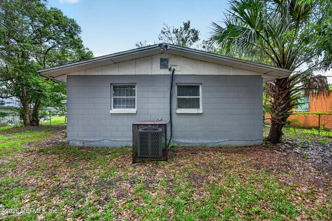 Building Photo - 4030 Leonard Cir E