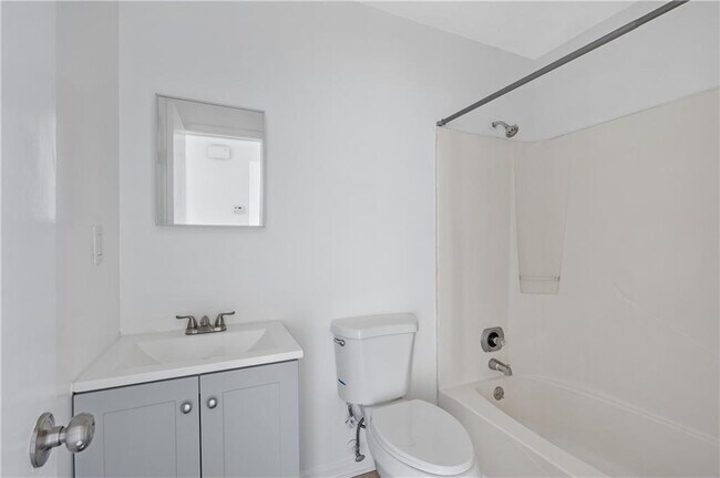 Building Photo - 233 Tanglewood Dr