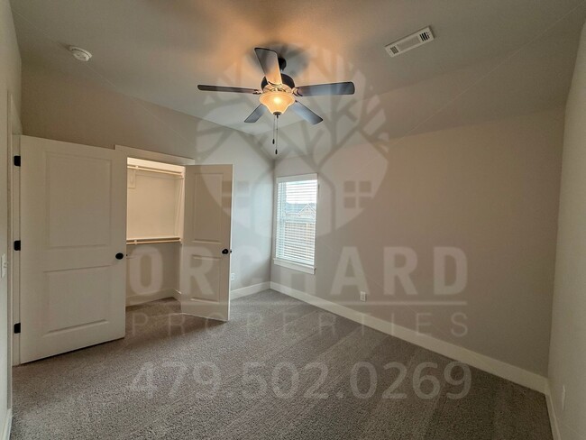 Building Photo - 983 Madden St